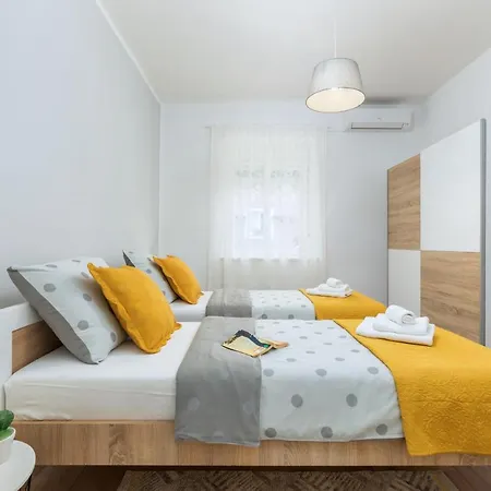 Lovely House With Garden Near City Centre Pula Extérieur photo