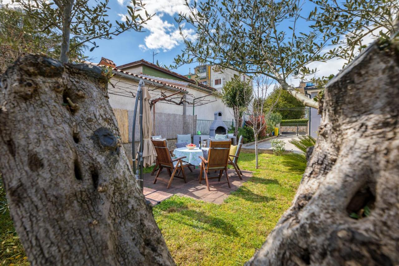 Lovely House With Garden Near Centre Hébergement de vacances Pula