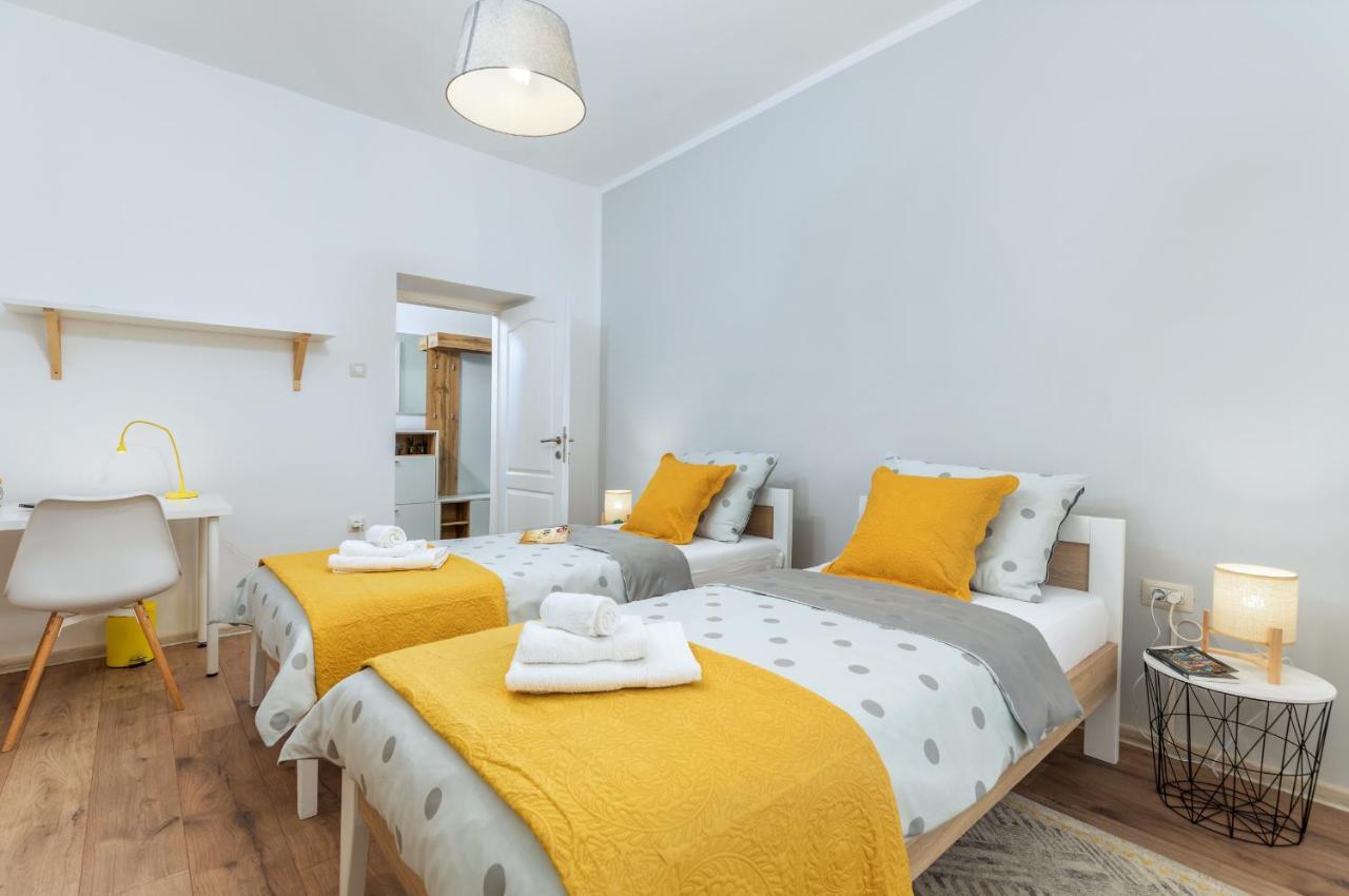 Hébergement de vacances Lovely House With Garden Near Centre *